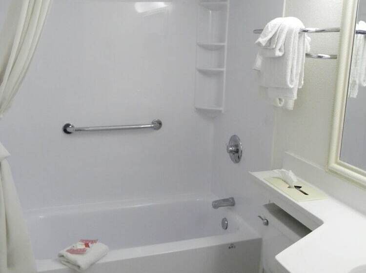 Номер Стандарт 2 Двуспальные Кровати, Travelodge Inn & Suites By Wyndham Albany