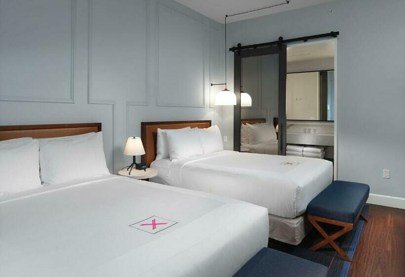 غرفة بريميوم, Axiom