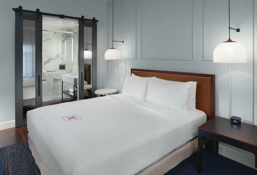 غرفة ديلوكس سرير كينج, Axiom