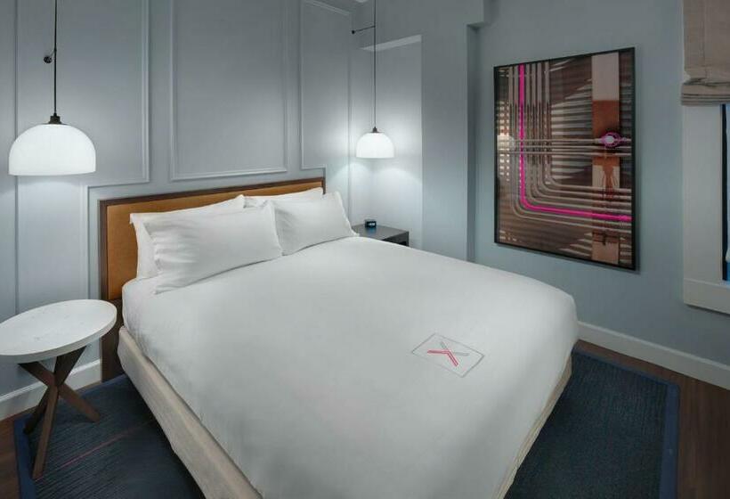 غرفة ديلوكس سرير كينج, Axiom