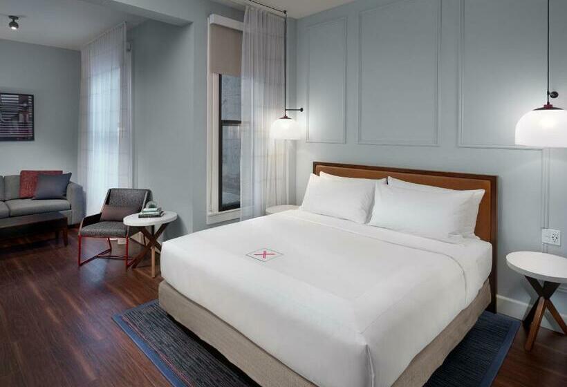 غرفة إدارية سرير كينج, Axiom