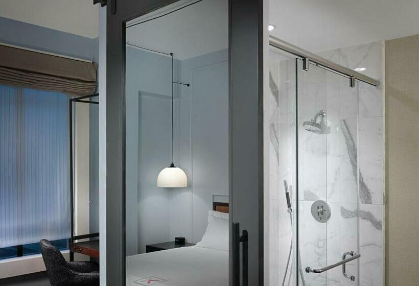 غرفة ديلوكس لذوى الاحتياجات الخاصة, Axiom