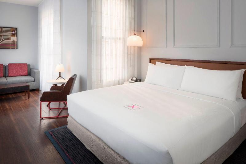 غرفة إدارية سرير كينج, Axiom