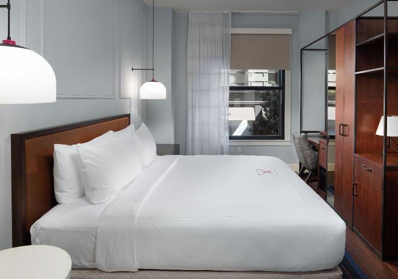 غرفة ديلوكس سرير كينج, Axiom