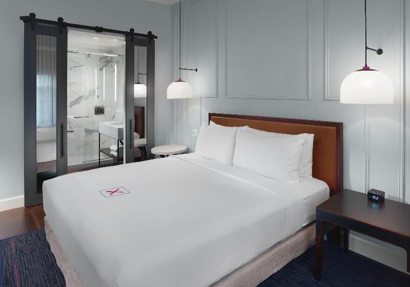 غرفة ديلوكس سرير كينج, Axiom