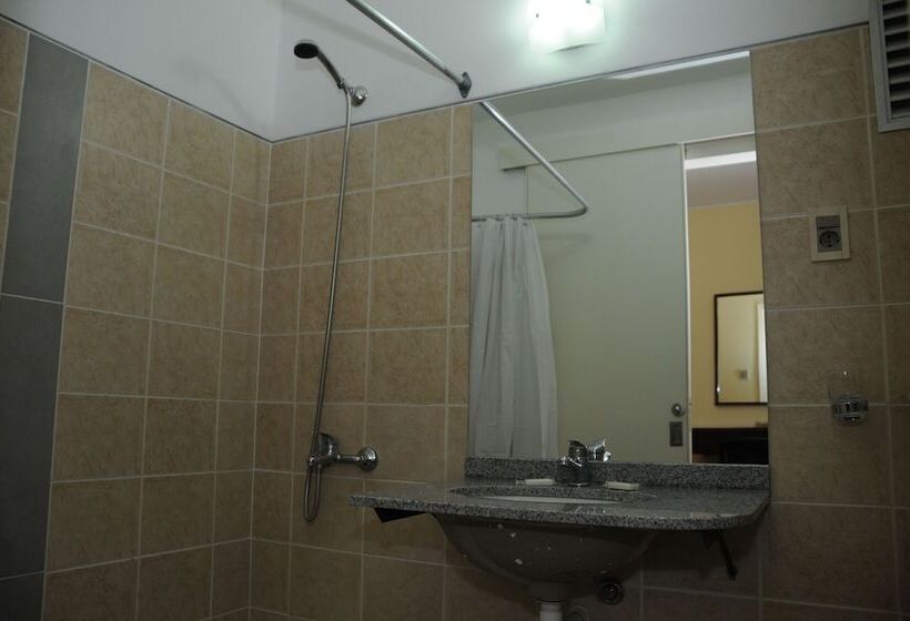 اتاق استاندارد یک نفره, California