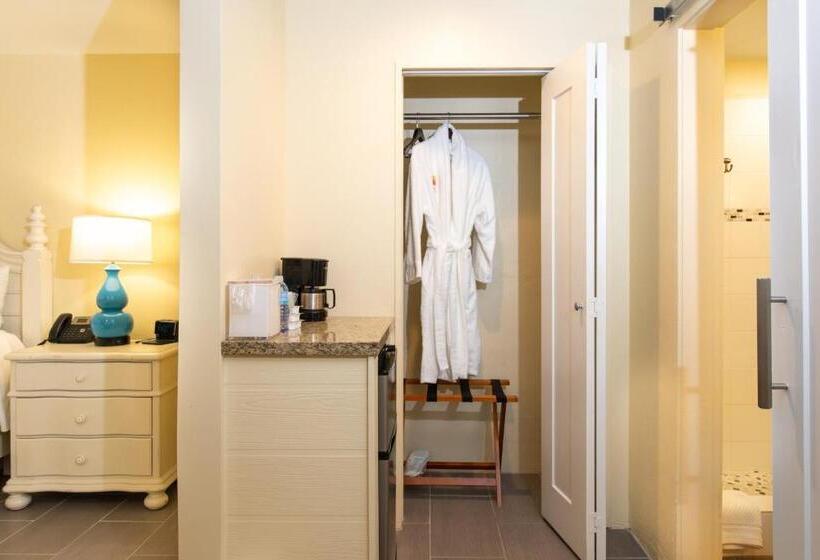 اتاق استاندارد با تخت بزرگ, Caravelle