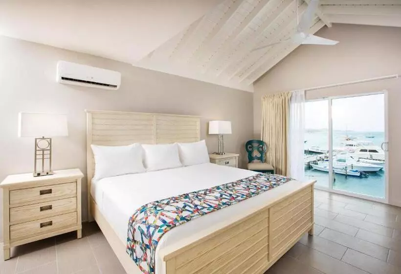 اتاق لوکس با تخت بزرگ, Caravelle