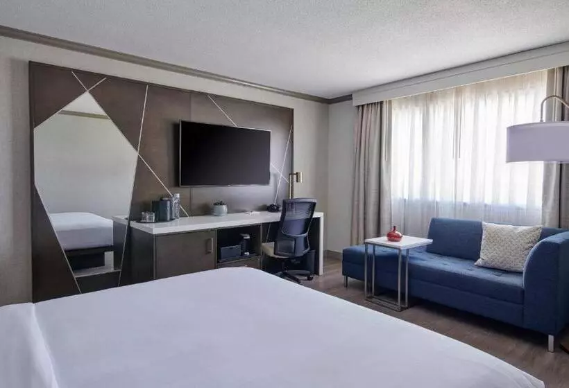 キングサイズベッドのスタンダードルーム, Detroit Marriott Troy
