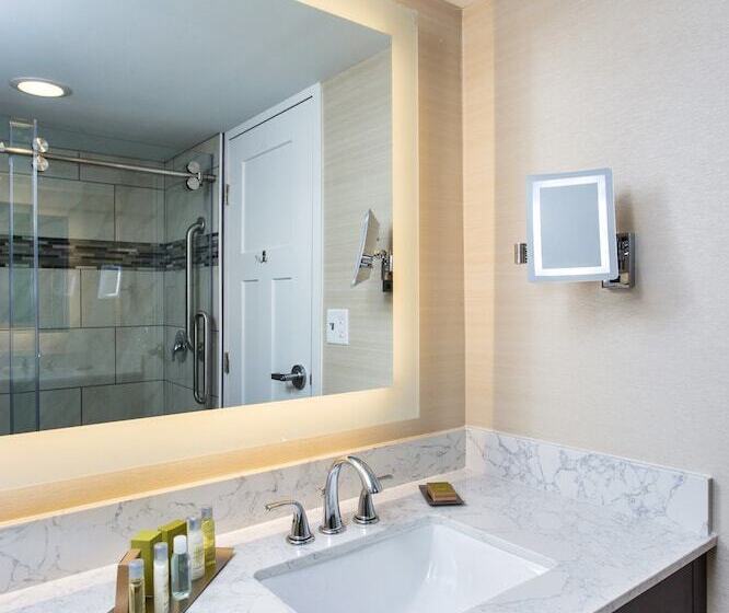 اتاق استاندارد با 2 تخت دوبل, Doubletree By Hilton Neenah