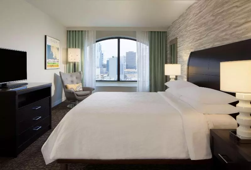 キングサイズベッドのスイートルーム, Hilton Garden Inn Austin Downtown