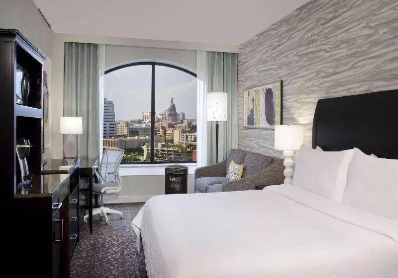 اتاق استاندارد با تخت بزرگ, Hilton Garden Inn Austin Downtown