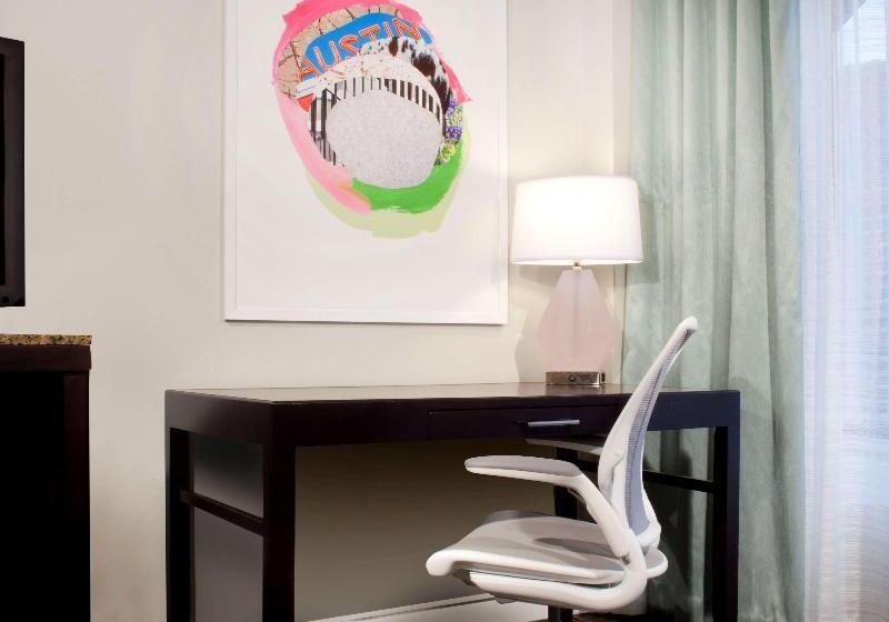 חדר סטנדרט עם מיטת קינג, Hilton Garden Inn Austin Downtown/convention Center