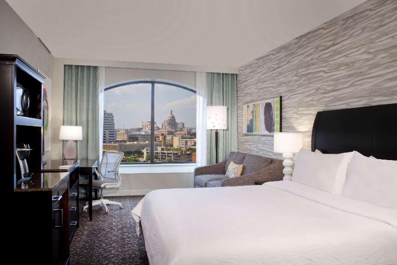 חדר סטנדרט עם מיטת קינג, Hilton Garden Inn Austin Downtown/convention Center