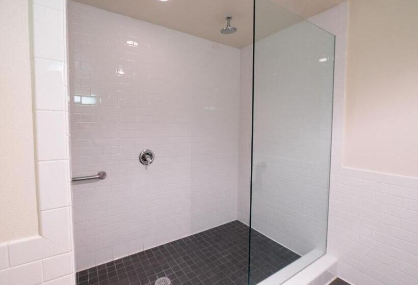 إستوديو قياسى, Lemon Tree Inn