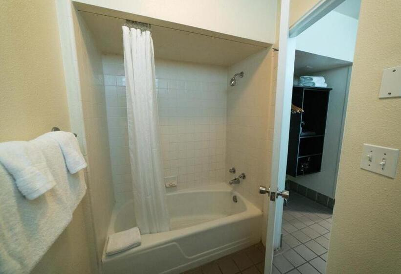 غرفة ديلوكس سرير كينج, Lemon Tree Inn