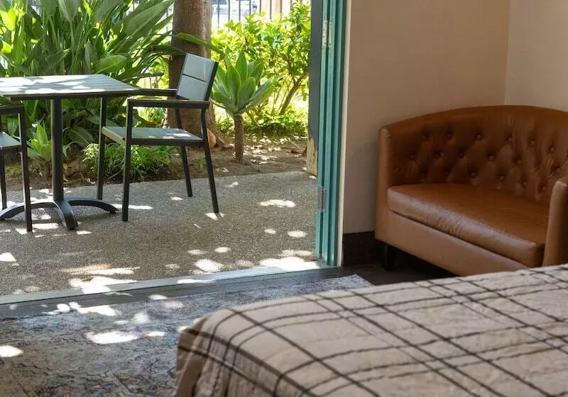 デラックスルーム, Lemon Tree Inn
