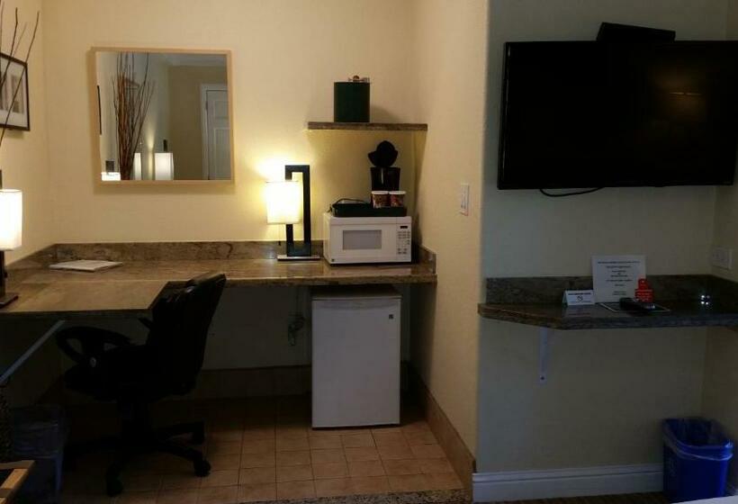 جناح, Marin Lodge