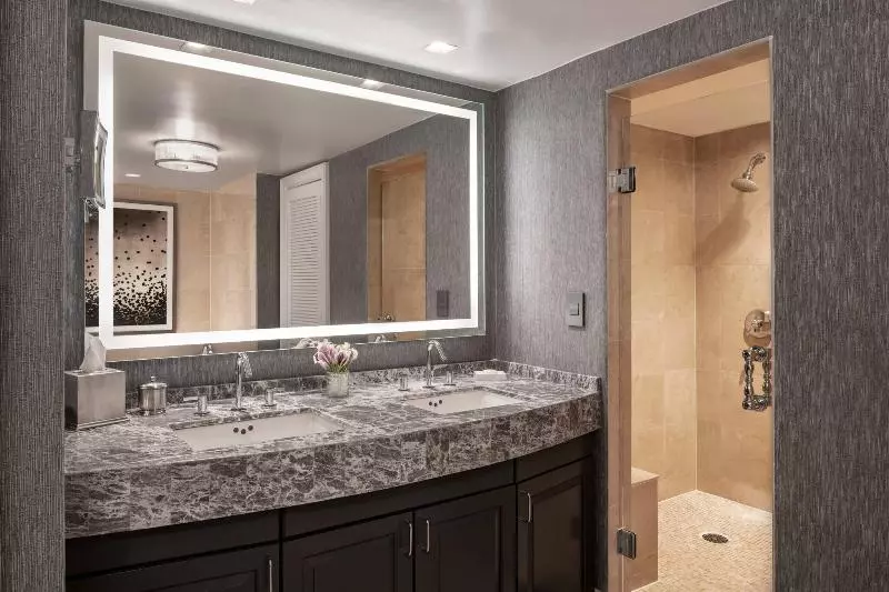 سوئیت اجرایی با تخت کینگ, The Ritzcarlton, Atlanta