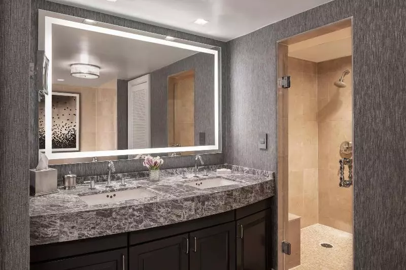 سوئیت اجرایی با تخت کینگ, The Ritzcarlton, Atlanta