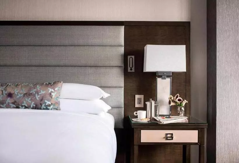اتاق استاندارد با تخت بزرگ برای معلولان, The Ritzcarlton, Atlanta