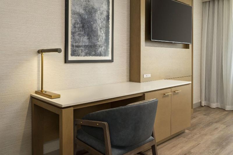 غرفة قياسية سرير كينج, The Westin Denver Downtown