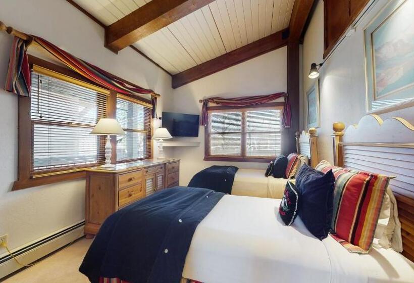 带2个卧室的公寓, Top Of The Village Coraltree Residence Collection