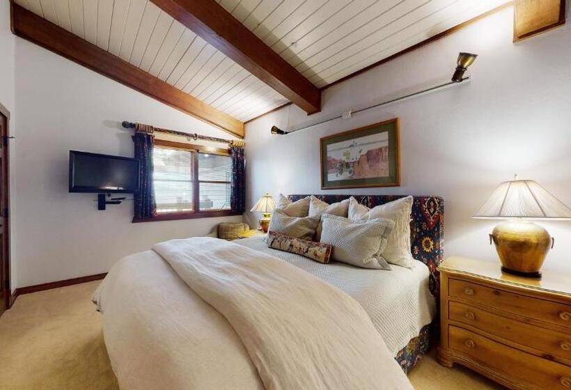 带2个卧室的公寓, Top Of The Village   Coraltree Residence Collection