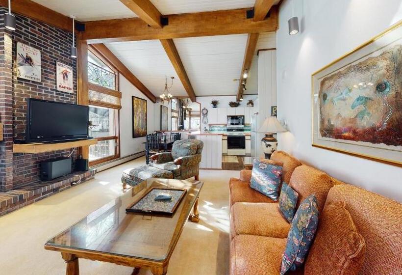 Апартаменты 2 Спальни, Top Of The Village   Coraltree Residence Collection