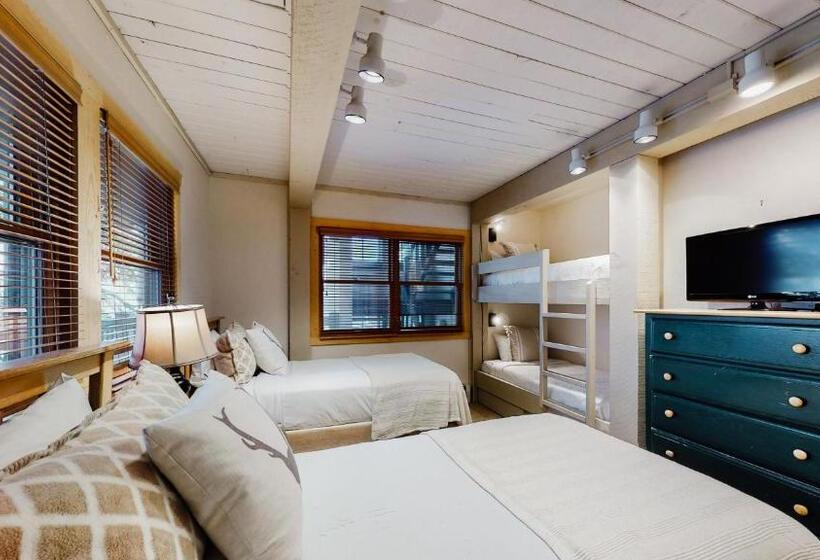 豪华两卧室公寓, Top Of The Village Coraltree Residence Collection