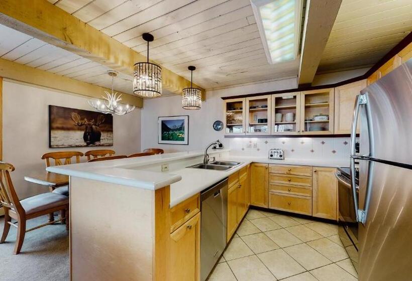 豪华两卧室公寓, Top Of The Village Coraltree Residence Collection