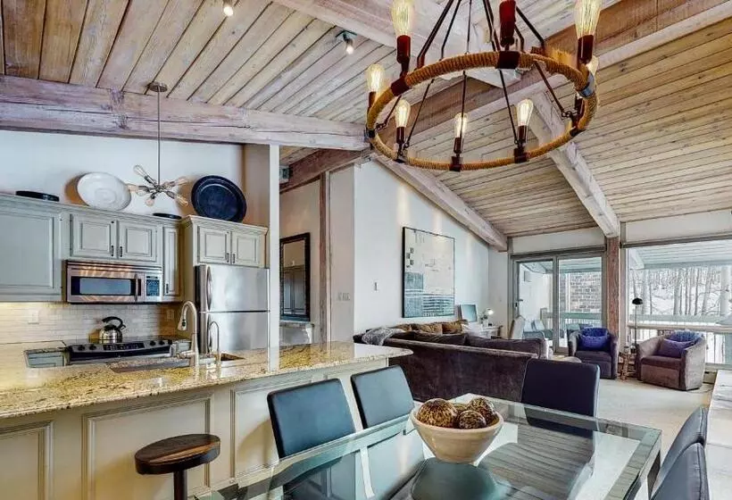 2 Bedroom Premium Apartment, Top Of The Village   Coraltree Residence Collection