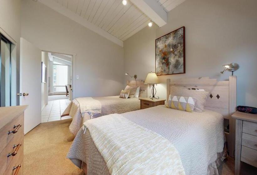 带3个卧室的公寓, Top Of The Village Coraltree Residence Collection