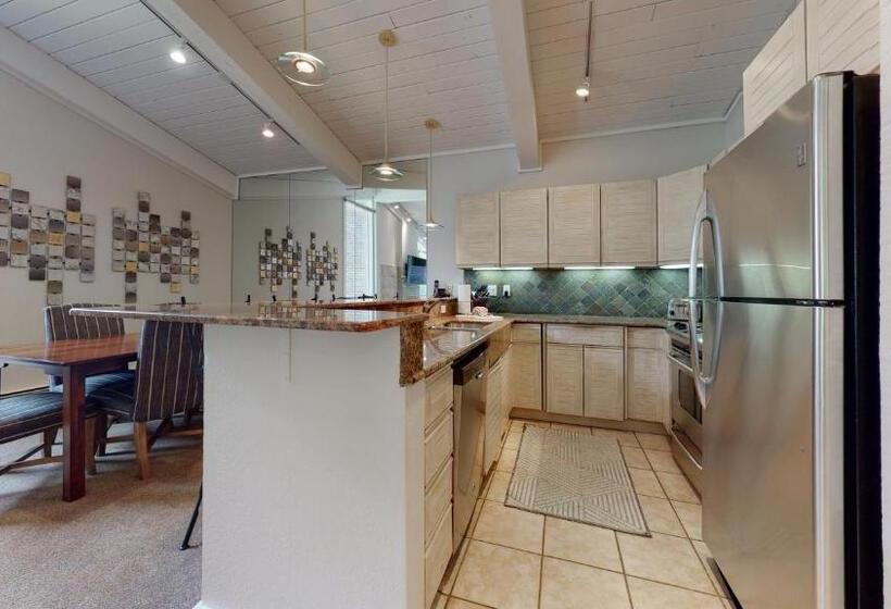 带3个卧室的公寓, Top Of The Village Coraltree Residence Collection