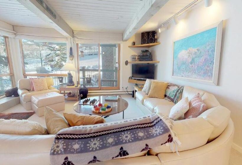 带3个卧室的公寓, Top Of The Village   Coraltree Residence Collection