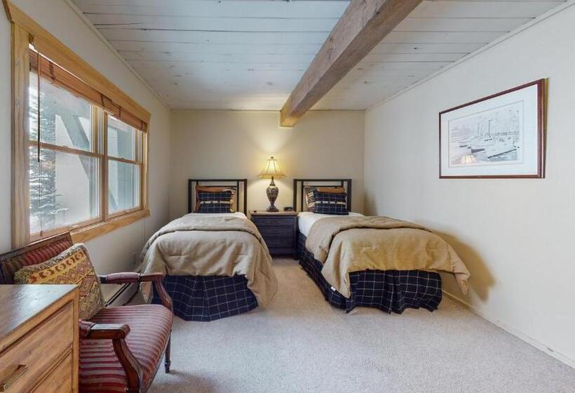 带3个卧室的公寓, Top Of The Village Coraltree Residence Collection