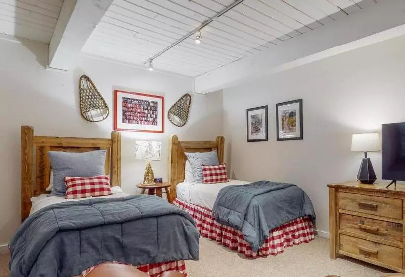 3 Bedroom Premium Apartment, Top Of The Village   Coraltree Residence Collection