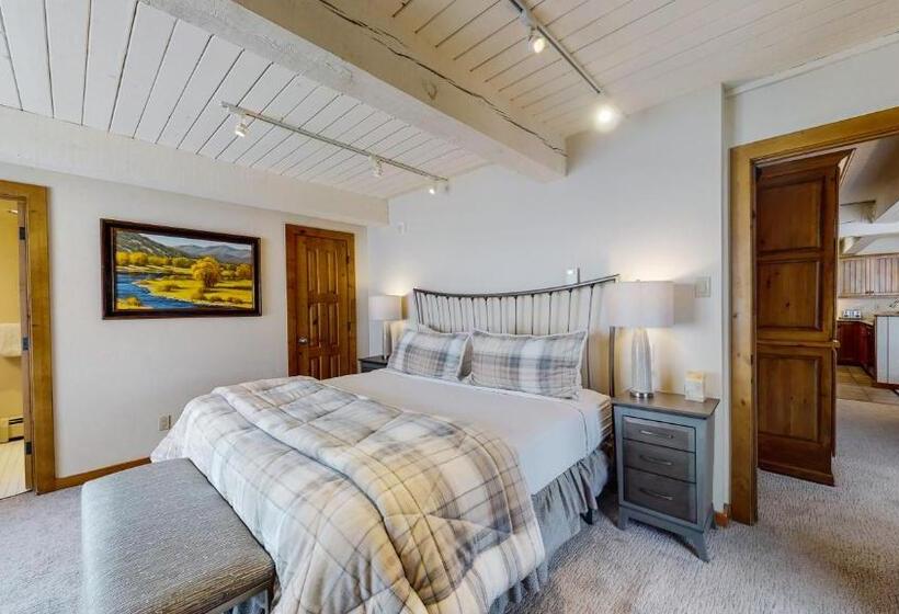 带3个卧室的豪华公寓, Top Of The Village Coraltree Residence Collection