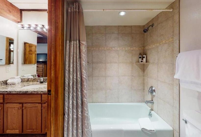 带4个卧室的公寓, Top Of The Village Coraltree Residence Collection