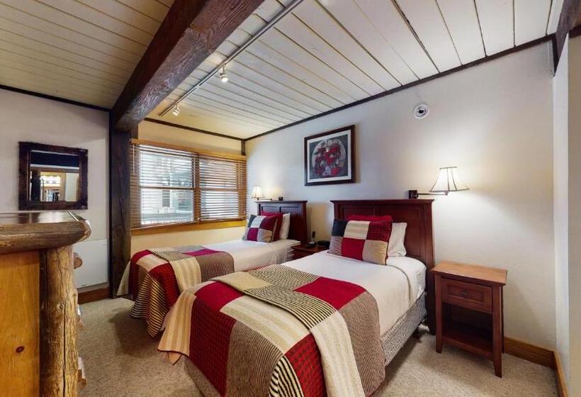 带4个卧室的公寓, Top Of The Village Coraltree Residence Collection