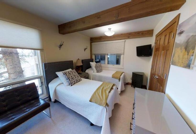 带4个卧室的公寓, Top Of The Village Coraltree Residence Collection