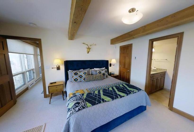 带4个卧室的公寓, Top Of The Village Coraltree Residence Collection