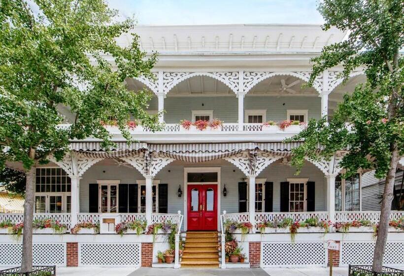 غرفة قياسية مزوَّدة بشُرفة, The Virginia And Cottages