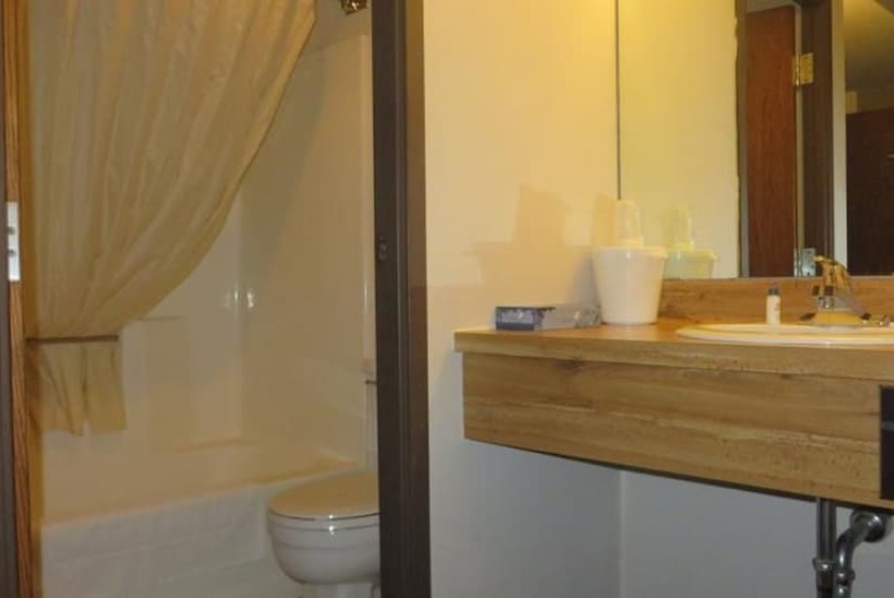 غرفه قياسيه سريرين مزدوجين, Voyageur Inn And Conference Center