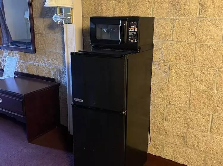 ２ダブルベッドのスタンダードルーム, Voyageur Inn And Conference Center