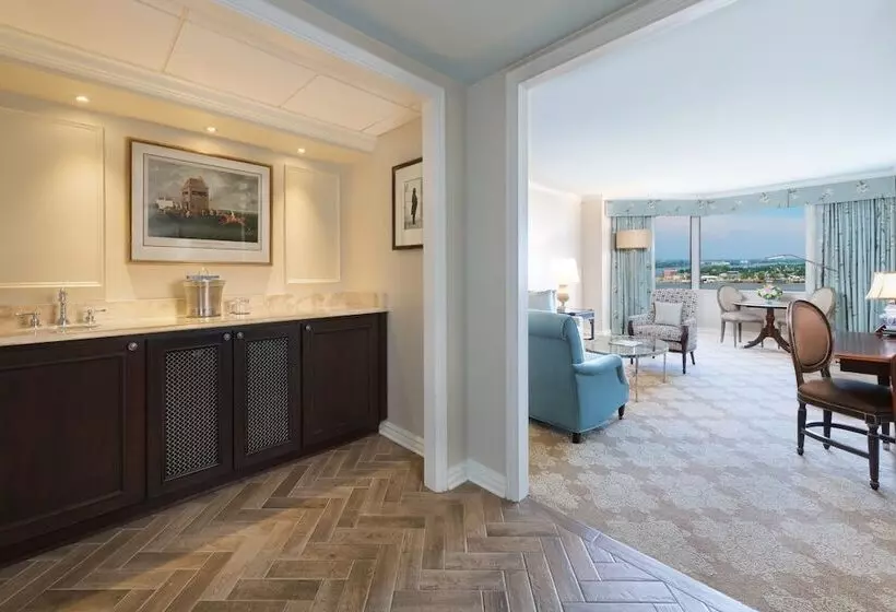 سوئیت پریمیوم, The Windsor Court