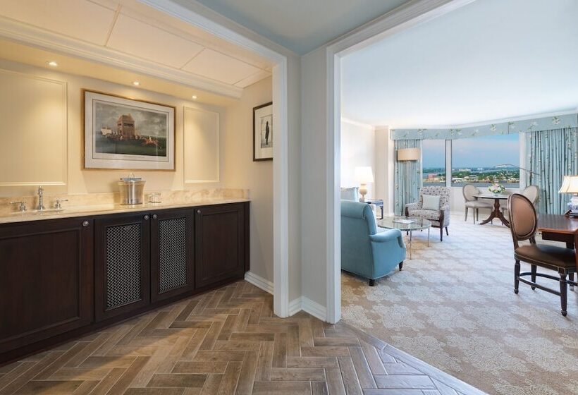 سوئیت کلاب, The Windsor Court