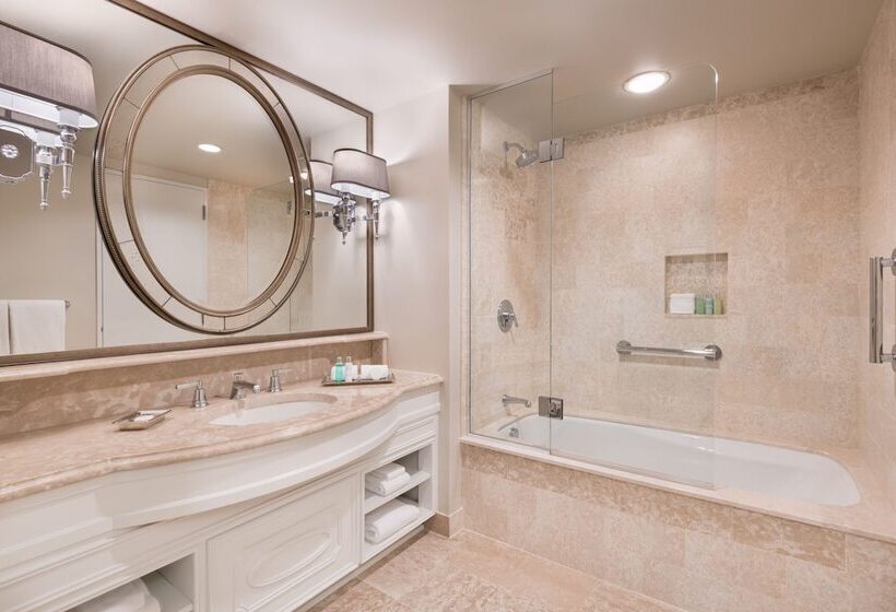 اتاق استاندارد با تخت بزرگ, The Windsor Court