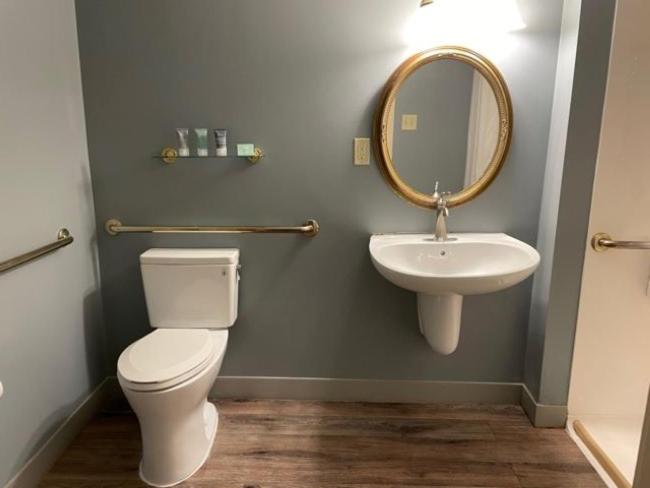 适合残疾人使用的标准间, The Newport Harbor Hotel & Marina