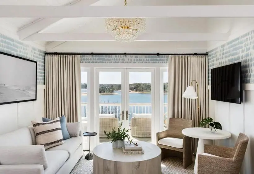 带大床的高级房间, Wequassett Resort And Golf Club